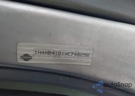 1998 Nissan Sentra Gle/Gxe/Xe z USA, uszkodzony, nr VIN 1N4AB41D1WC748258